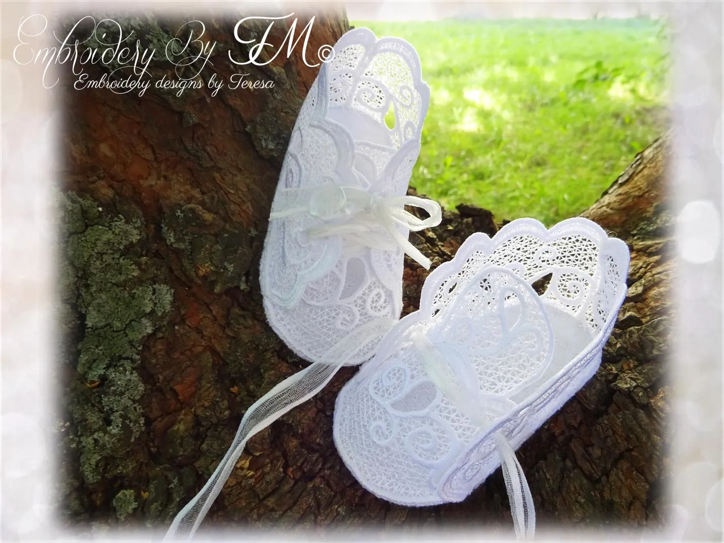 Baby booties white lace No.14/4x4 hoop