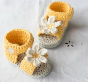 Crochet baby booties with flower